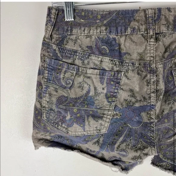 American Eagle Outfitters Paisley Print Corduroy Jean Shorts Stretch Size 6 - Picture 5 of 9
